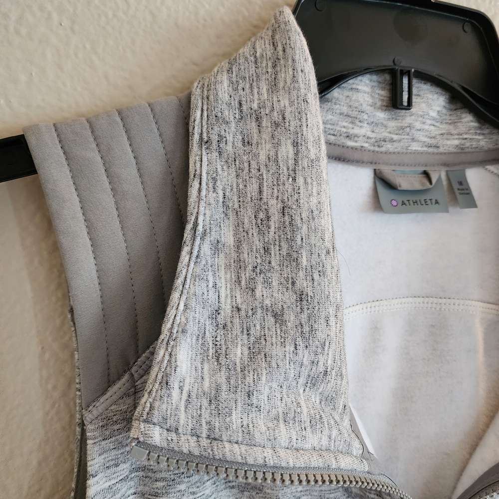 Athleta Heathered Gray Quilted Shoulder Full Zip Vest - Size M - Picture 4 of 10